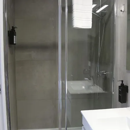 9 Min Metro To Downtown - Quiet Area - Free Parking Apartment Porto