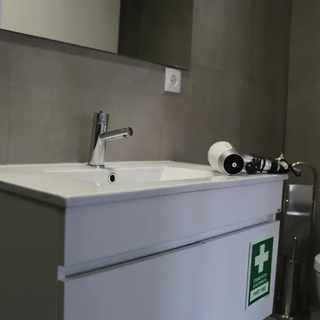 9 Min Metro To Downtown -remote Working - Free Parking Порту