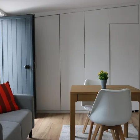 9 Min Metro To Downtown -Remote Working - Free Public Parking *