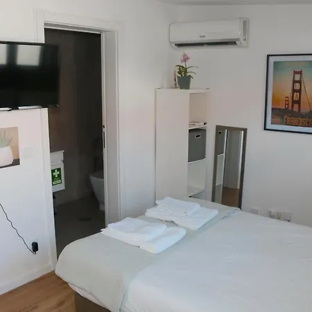 9 Min Metro To Downtown -Remote Working - Free Public Parking Oporto