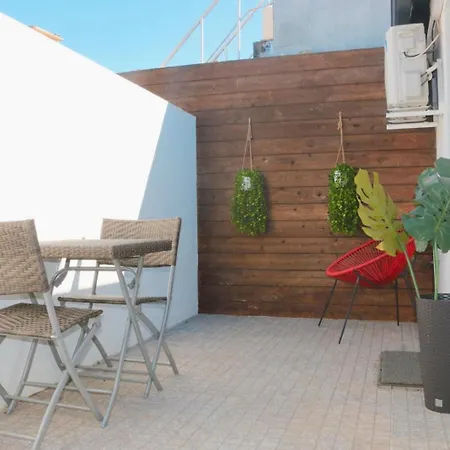 9 Min Metro To Downtown - Quiet Area - Free Parking Apartment Porto