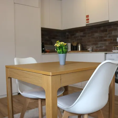 아파트 9 Min Metro To Downtown -remote Working - Free Parking *